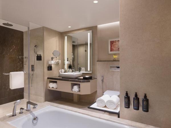 Grand Mercure Agra - An Accor Brand : photo 3 de la chambre junior suite taj view