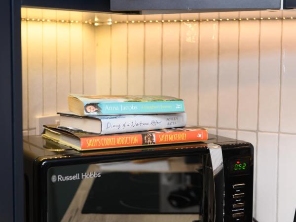 Benjamin Suite by Koya Homes - 5 mins to City I Elegant I Free Parking I 3BR : photo 8 de la chambre appartement supérieur