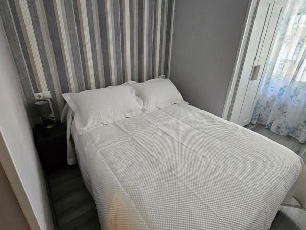 HOSTAL FONCALADA : photo 9 de la chambre chambre double avec salle de bains privative