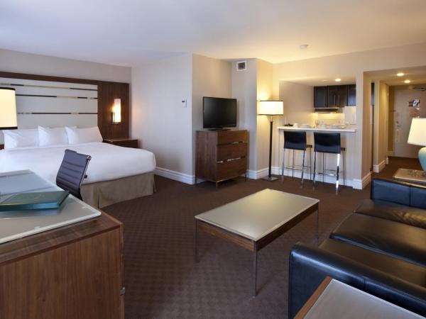 Hôtel Le Cantlie Suites : photo 2 de la chambre suite junior avec lit king-size et canapé-lit