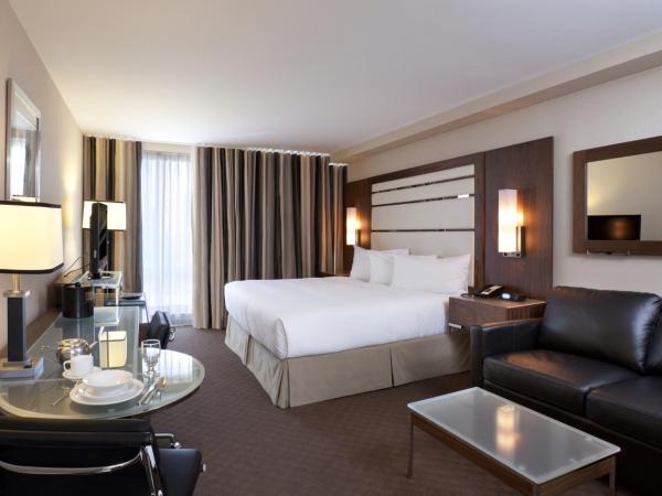 Hôtel Le Cantlie Suites : photo 2 de la chambre studio lit king-size avec canapé-lit