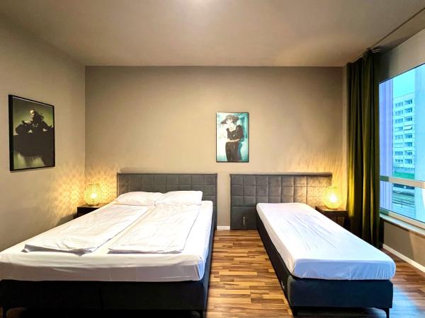 N8 ROOMS - by Leipzig Suites : photo 8 de la chambre chambre triple avec salle de bains privative