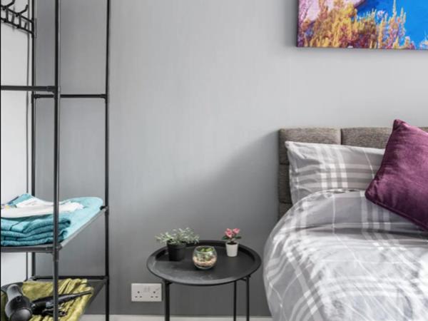 Hatton Homes - Thackeray Avenue : photo 1 de la chambre chambre double avec salle de bains commune