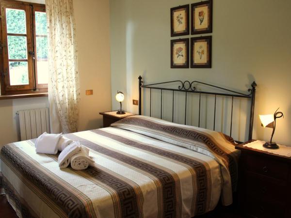 B&B Casale Virgili : photo 1 de la chambre chambre double avec salle de bains privative extérieure