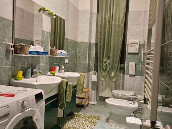 B&B Villa Emilia Milano : photo 2 de la chambre chambre double ou lits jumeaux avec salle de bains privative externe