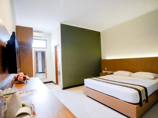 Cakra Kusuma Hotel : photo 1 de la chambre chambre supérieure lit queen-size