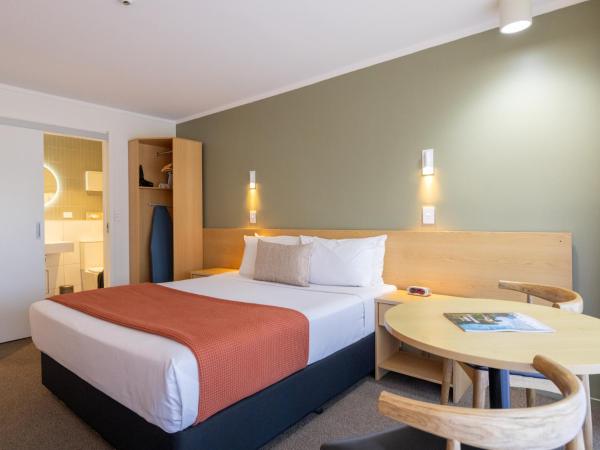 Auckland Rose Park Hotel : photo 2 de la chambre hébergement lit queen-size standard avec balcon