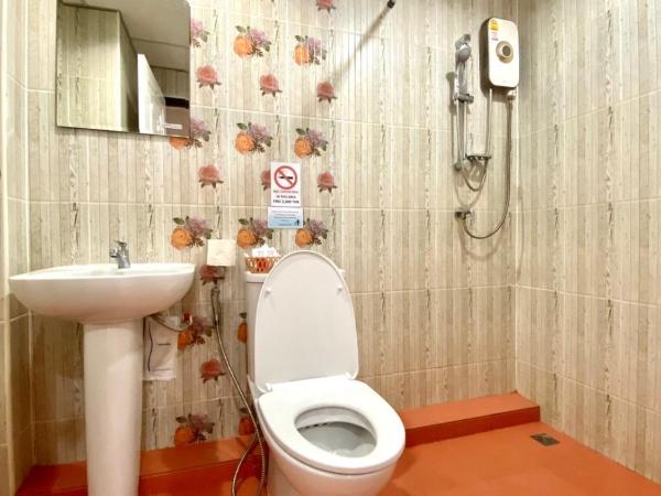Chinda Boutique Hotel - SHA Certified : photo 2 de la chambre chambre lits jumeaux avec salle de bains privative