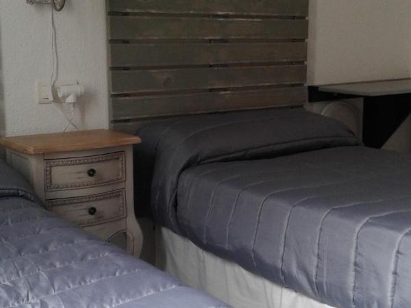 Granada Old Town Hostel : photo 6 de la chambre chambre lits jumeaux