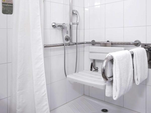 ibis Locarno : photo 2 de la chambre wheelchair accessible room with one double bed