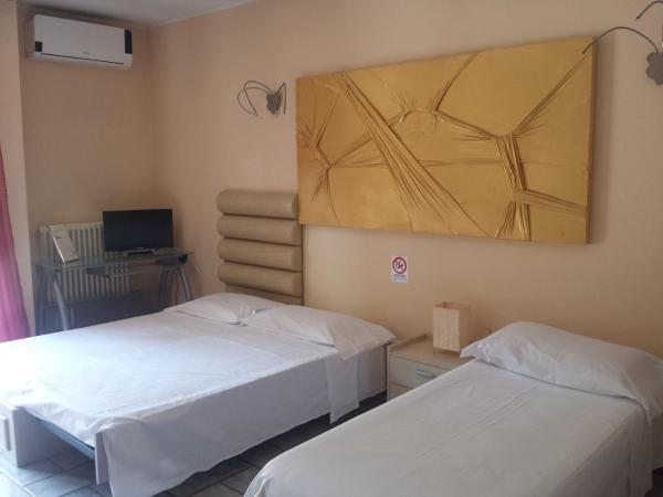 B&B Ai Prati : photo 4 de la chambre chambre quadruple avec salle de bains privative