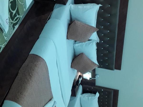 Hotel Golden Hayyath Inn : photo 1 de la chambre chambre quadruple supérieure