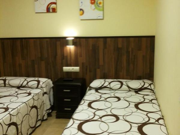 Hostal Doña Manuela : photo 5 de la chambre chambre lits jumeaux