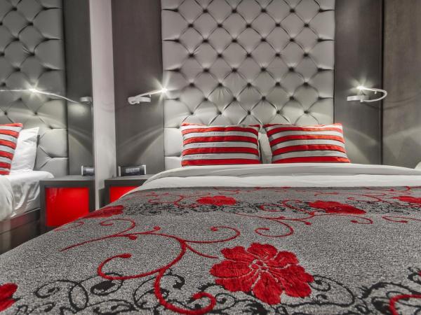 Hotel Plaza Quebec : photo 1 de la chambre chambre signature avec cheminée, 1 lit queen-size et 1 lit escamotable queen-size - balcon intérieur