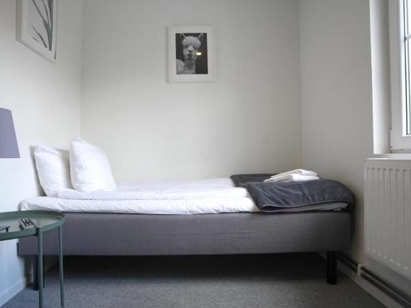 Forenom Hostel Gothenburg Säve : photo 1 de la chambre chambre simple avec salle de bains privative