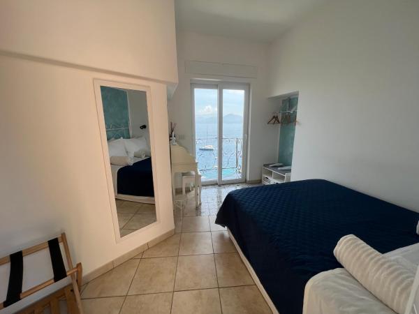 La Terrazza sul Mare : photo 3 de la chambre chambre lit queen-size - vue sur mer