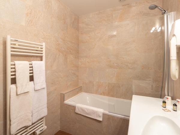 Hotel De La Cloche : photo 5 de la chambre chambre lits jumeaux confort