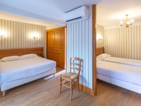 Hotel De La Cloche : photo 8 de la chambre chambre familiale