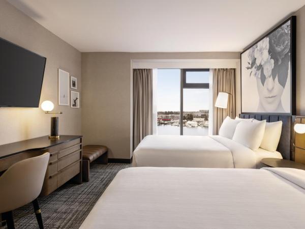 Radisson Blu Vancouver Airport Hotel & Marina : photo 2 de la chambre chambre avec 2 lits queen-size - vue sur port de plaisance - non-fumeurs