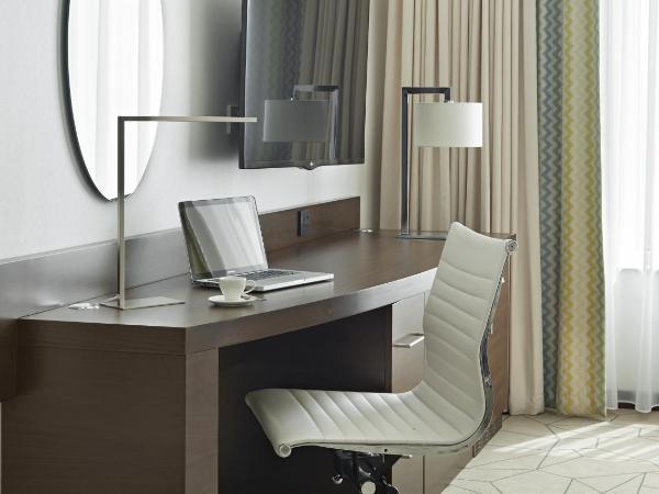 Hyatt Place Dubai Baniyas Square : photo 2 de la chambre chambre lit king-size avec canapé-lit