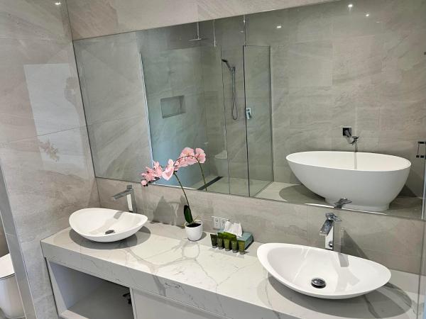 Sixty Six Boutique Apartments : photo 2 de la chambre penthouse
