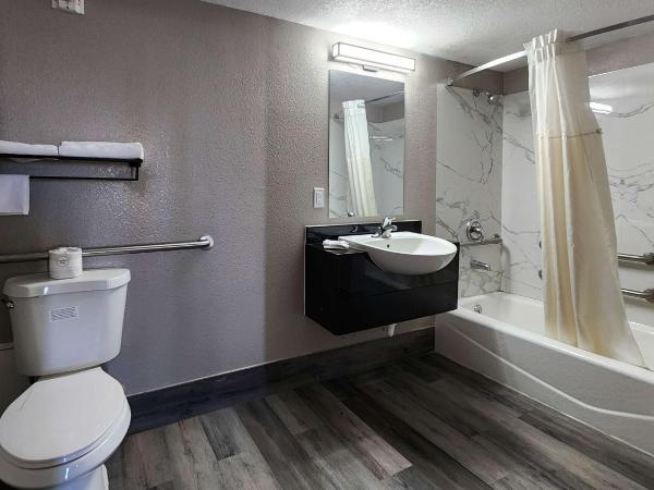 Studio 6 Houston TX Medical Center NRG Stadium : photo 9 de la chambre chambre lit king-size - accessible aux personnes à mobilité réduite - non-fumeurs