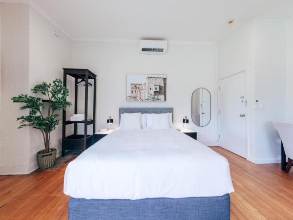 Gaslight Inn - Adults Only : photo 2 de la chambre deluxe studio with terrace - shared bathroom