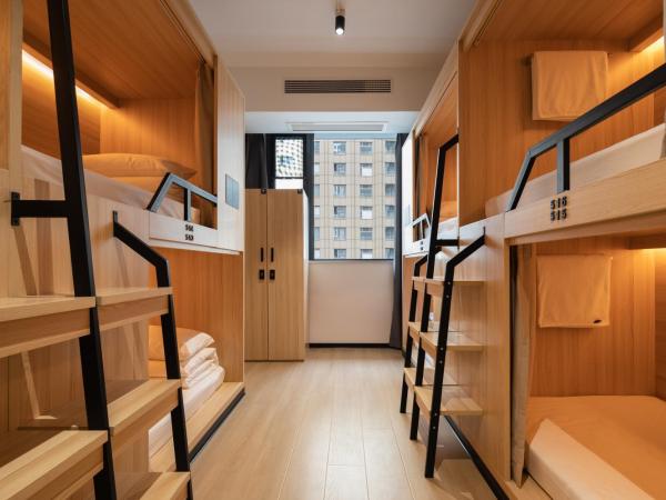 Chengdu Desti Youth Park Hostel TaiKooLi : photo 3 de la chambre bed in 8-beds male dormitory room.