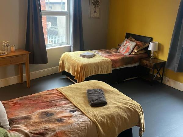 The Fox : photo 10 de la chambre chambre lits jumeaux avec salle de bains commune