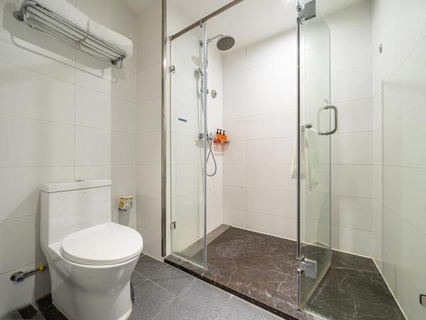 Orange Hotel Shanghai Hongqiao Airport Caoan Road Branch - Free Hongqiao Airport & Hongqiao Train station Shuttle Bus : photo 6 de la chambre chambre lit queen-size deluxe