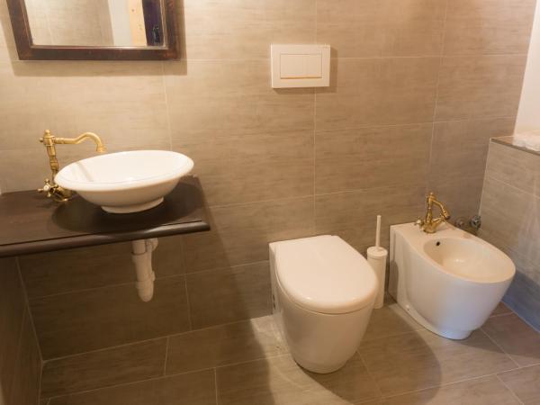 Quart de Lune B&B - Vintage Experience : photo 4 de la chambre suite lit queen-size