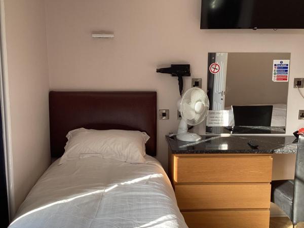 Aachen Hotel : photo 2 de la chambre chambre simple standard avec douche