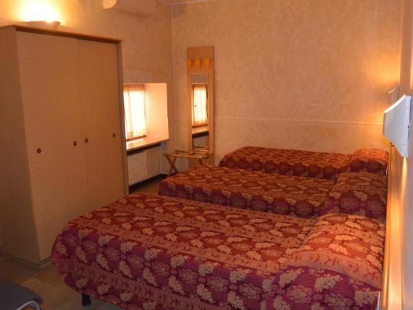 Hotel Nettuno : photo 3 de la chambre chambre triple (1 lit queen-size + 1 lit simple)