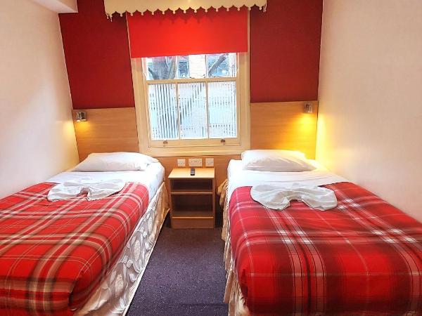 Carlton Hotel : photo 1 de la chambre chambre lits jumeaux avec toilettes et douche