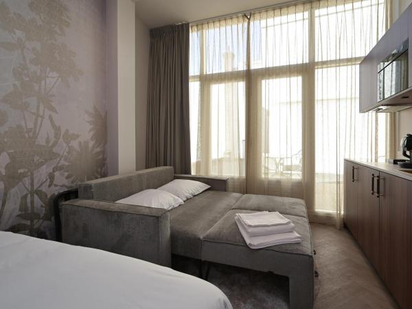 Novallure Downtown - Short Stay Apartments : photo 3 de la chambre studio avec terrasse