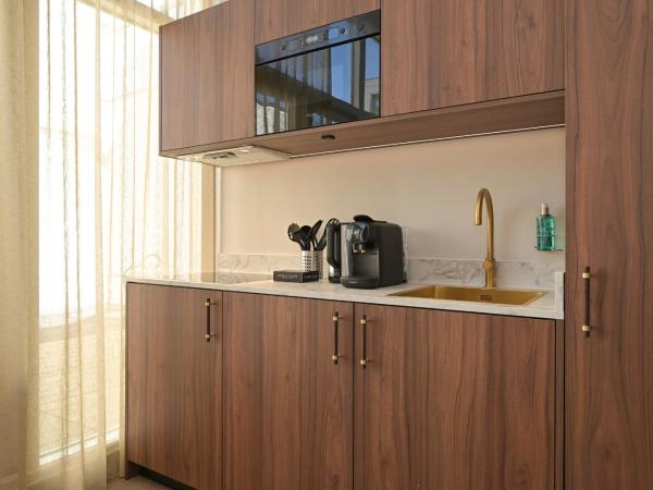 Novallure Downtown - Short Stay Apartments : photo 6 de la chambre studio avec terrasse