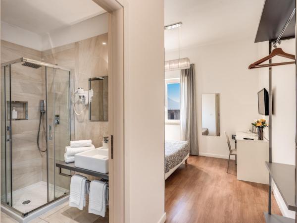 Napoli Great View B&B : photo 4 de la chambre chambre double deluxe - vue sur mer