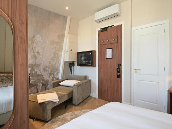Novallure Downtown - Short Stay Apartments : photo 2 de la chambre studio avec balcon 