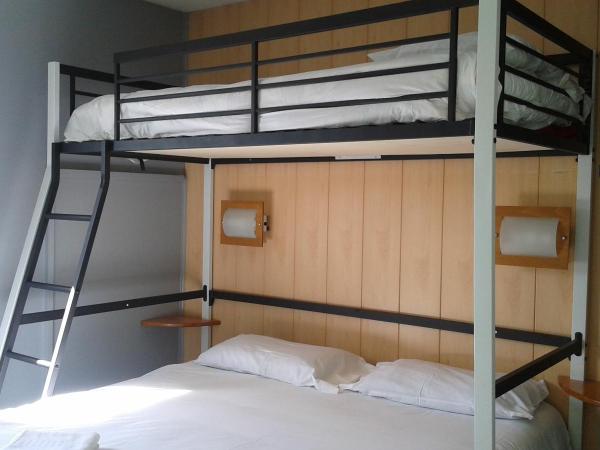 Fasthotel Carcassonne : photo 3 de la chambre chambre familiale (2 adultes + 1 enfant)