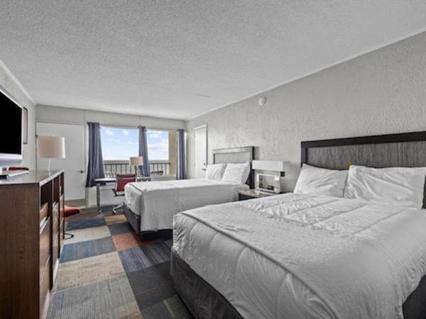 The Red Tree Inn : photo 1 de la chambre double room with balcony and oceanfront 