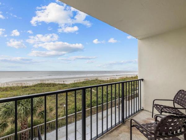 The Red Tree Inn : photo 6 de la chambre double room with balcony and oceanfront 