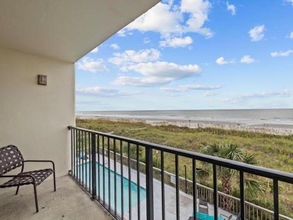 The Red Tree Inn : photo 5 de la chambre double room with balcony and oceanfront 