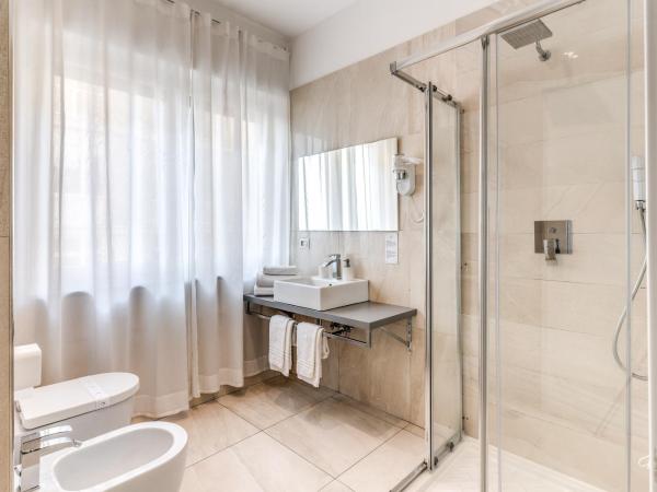 Napoli Great View B&B : photo 5 de la chambre chambre double deluxe - vue latérale sur mer