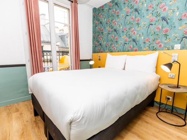 Vintage Paris Gare du Nord by Hiphophostels : photo 1 de la chambre chambre double avec balcon