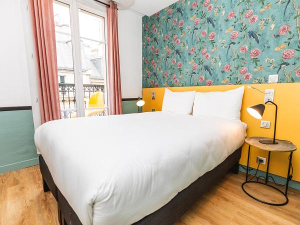 Vintage Paris Gare du Nord by Hiphophostels : photo 2 de la chambre chambre double avec balcon