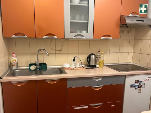 Travel House Wroclaw : photo 1 de la chambre chambre triple avec terrasse