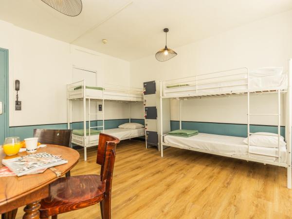 Young and Happy Latin Quarter by Hiphophostels : photo 2 de la chambre lit dans dortoir féminin de 4 lits avec salle de bains commune