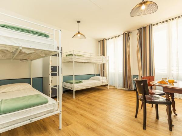 Young and Happy Latin Quarter by Hiphophostels : photo 1 de la chambre lit dans dortoir mixte de 6 lits avec salle de bains privative