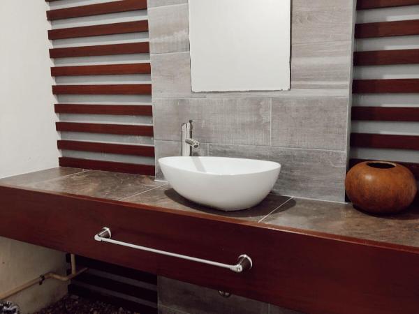 Hotel Boutique KAA : photo 8 de la chambre chambre lit king-size - vue sur piscine