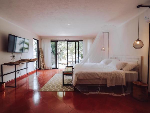 Hotel Boutique KAA : photo 4 de la chambre suite lit king-size - vue sur piscine